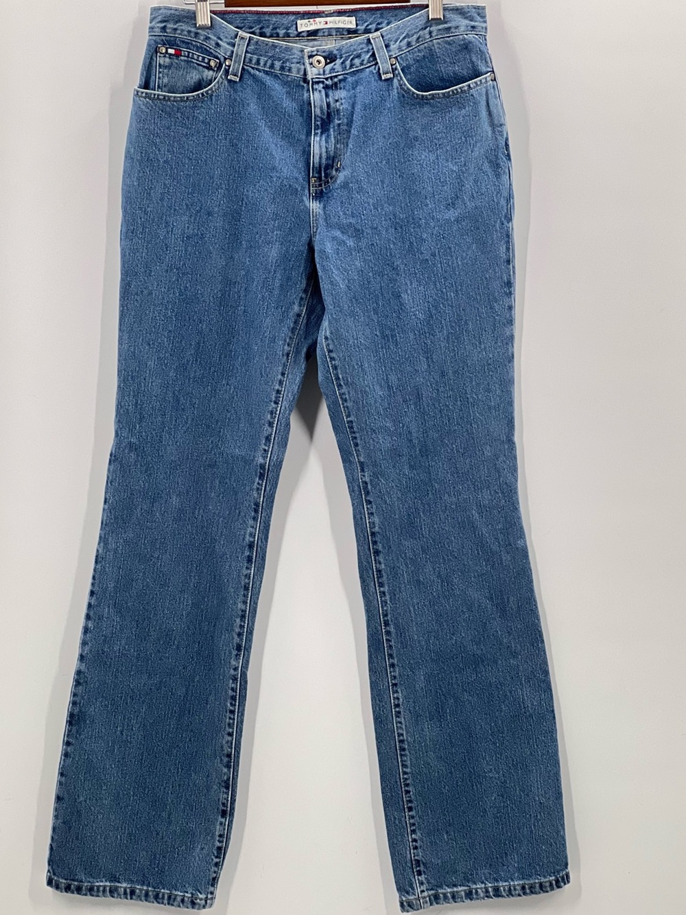 J024 Tommy Hilfiger Women's Straight-Leg Jeans in Classic Blue Denim Vintage